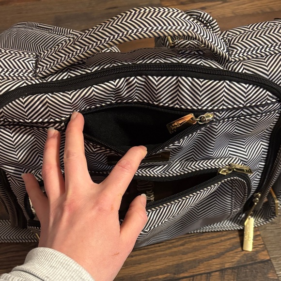 Ju-Ju-Be Chevron Pattern Diaper Bag - Picture 3 of 9